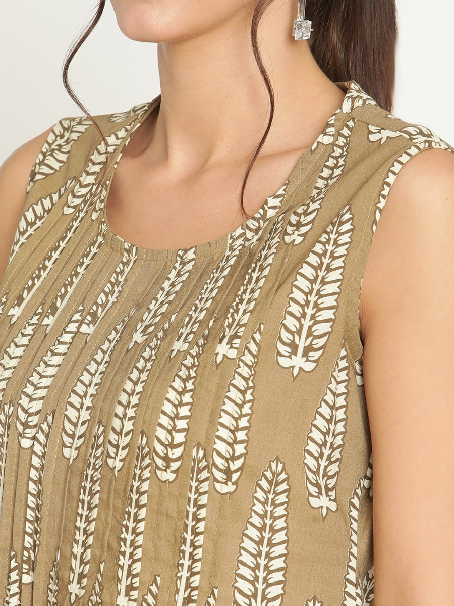 Abhishti pleated front printed kurta with Straight pants-Multicolor