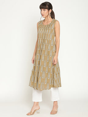 Abhishti pleated front printed kurta with Straight pants-Multicolor