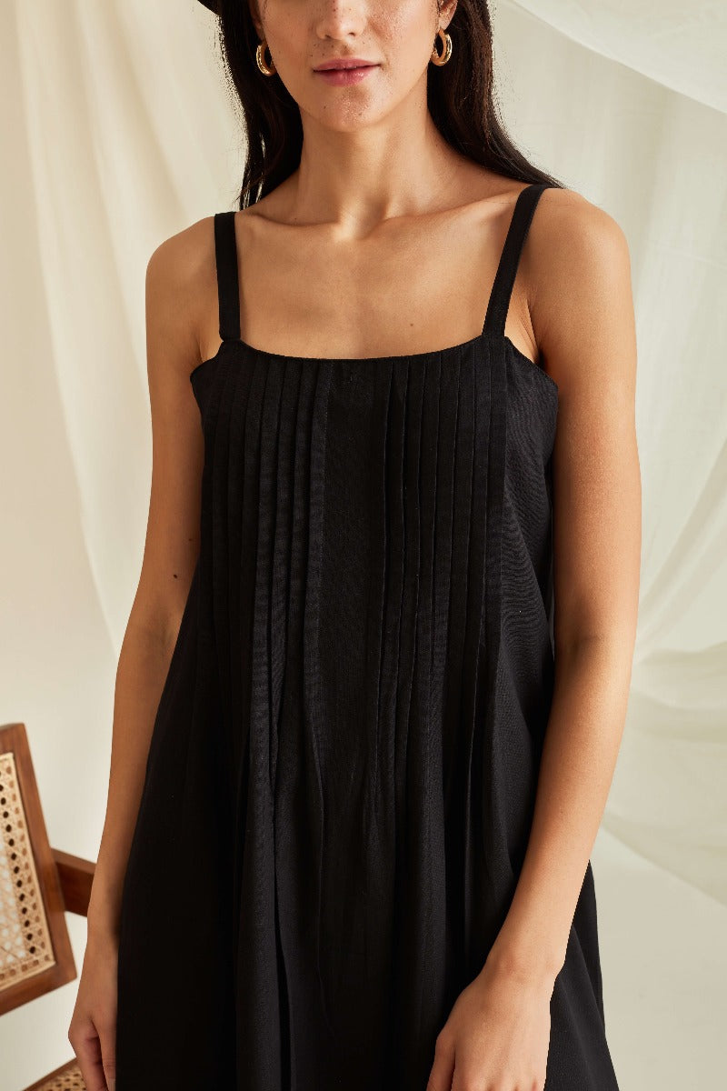 Strappy space tuck tiered maxi dress-Midnight Black