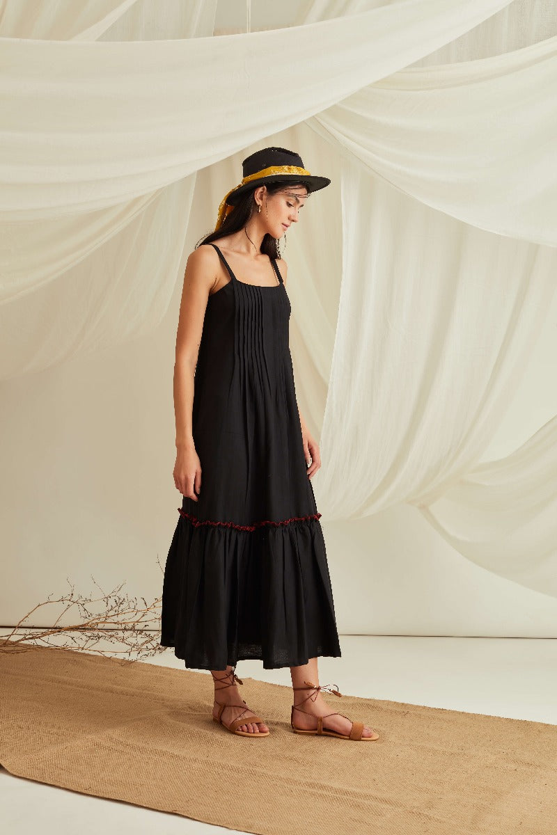 Strappy space tuck tiered maxi dress-Midnight Black
