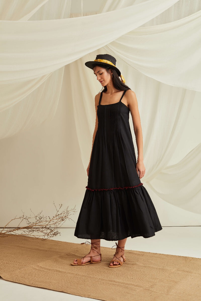 Strappy space tuck tiered maxi dress-Midnight Black