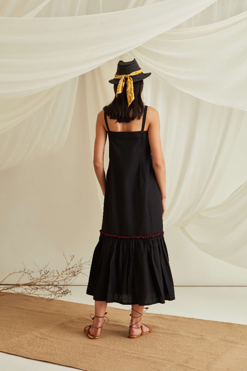 Strappy space tuck tiered maxi dress-Midnight Black