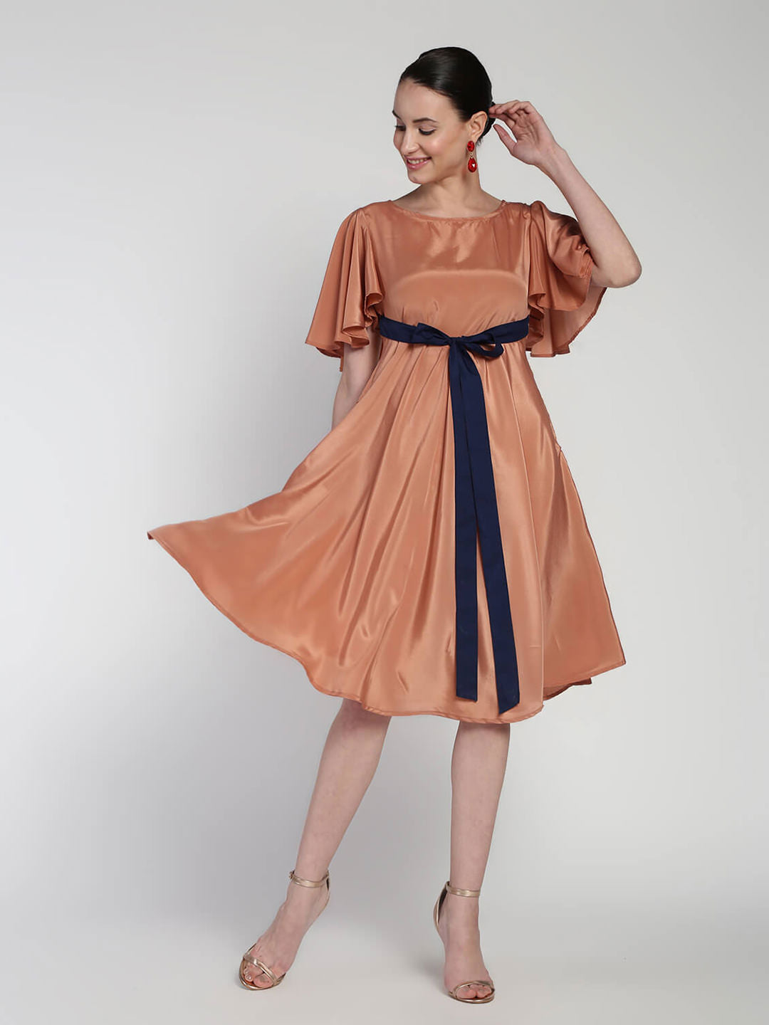 Waist detailed colorblocked crepe dress
