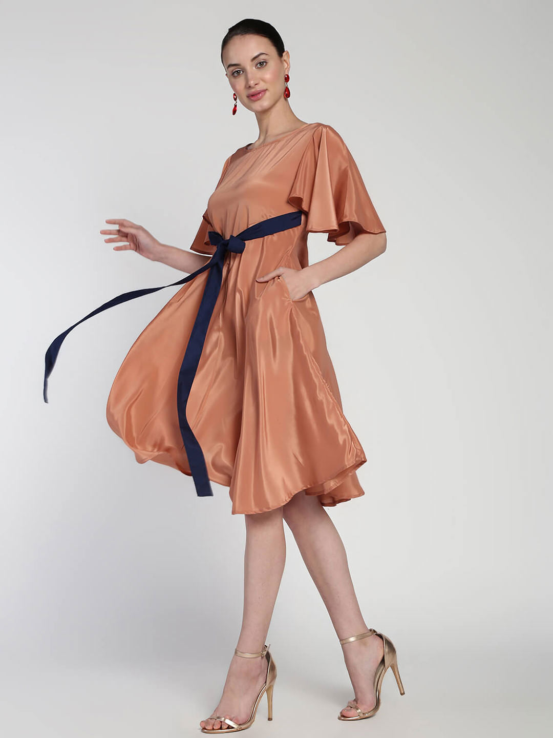 Waist detailed colorblocked crepe dress