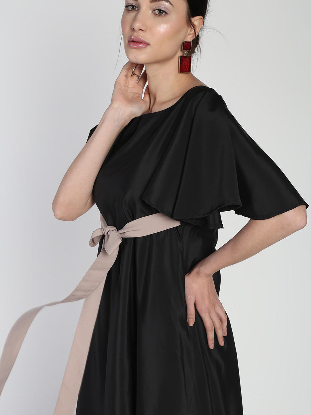 Waist detailed colorblocked crepe dress