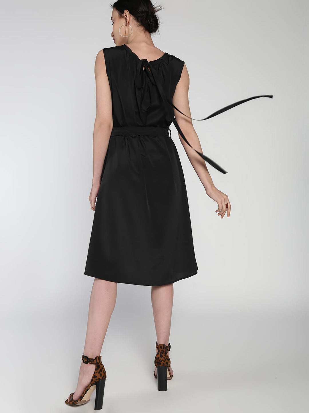 Belted Polycrepe dress with Neck detail