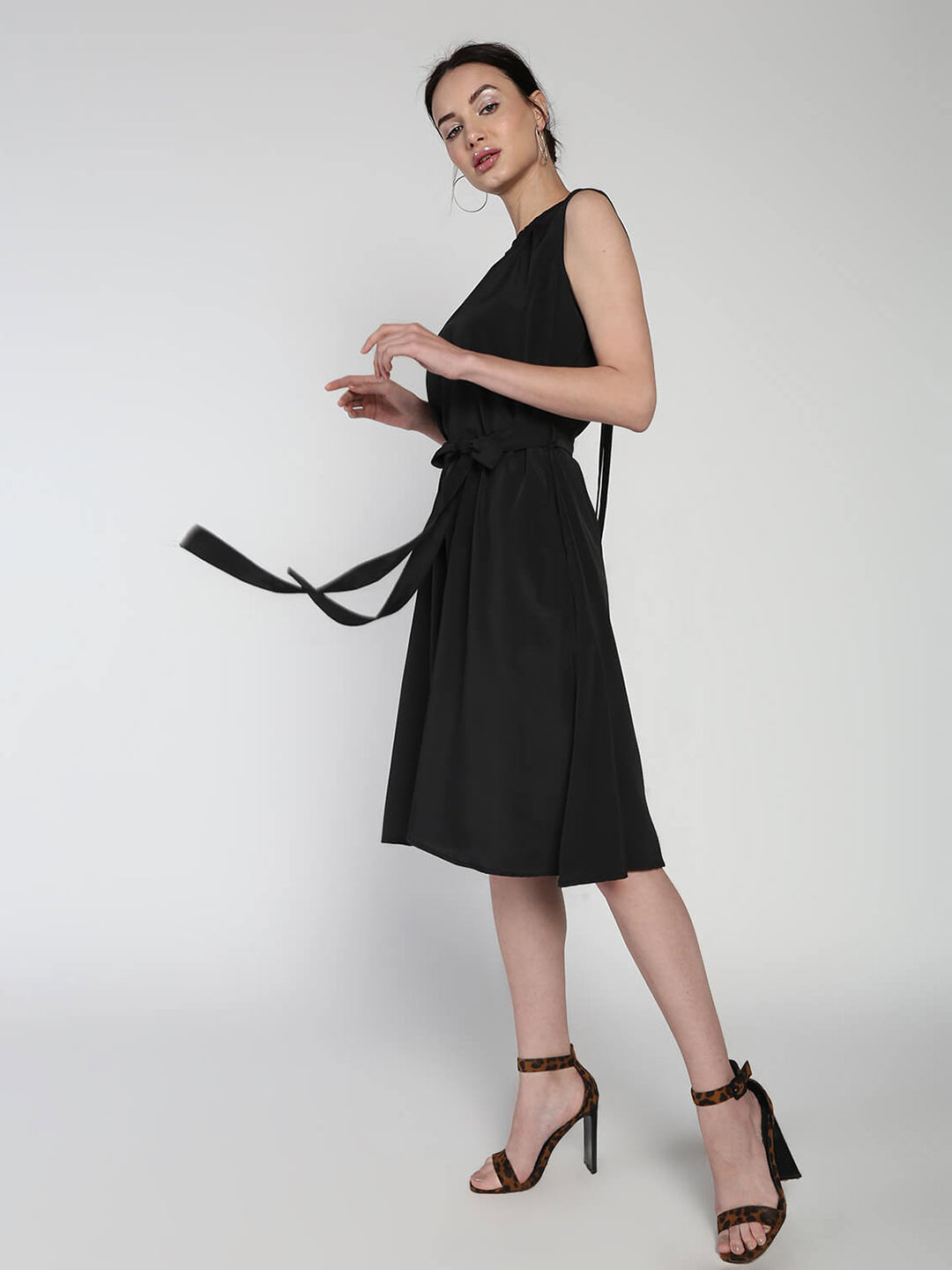 Belted Polycrepe dress with Neck detail