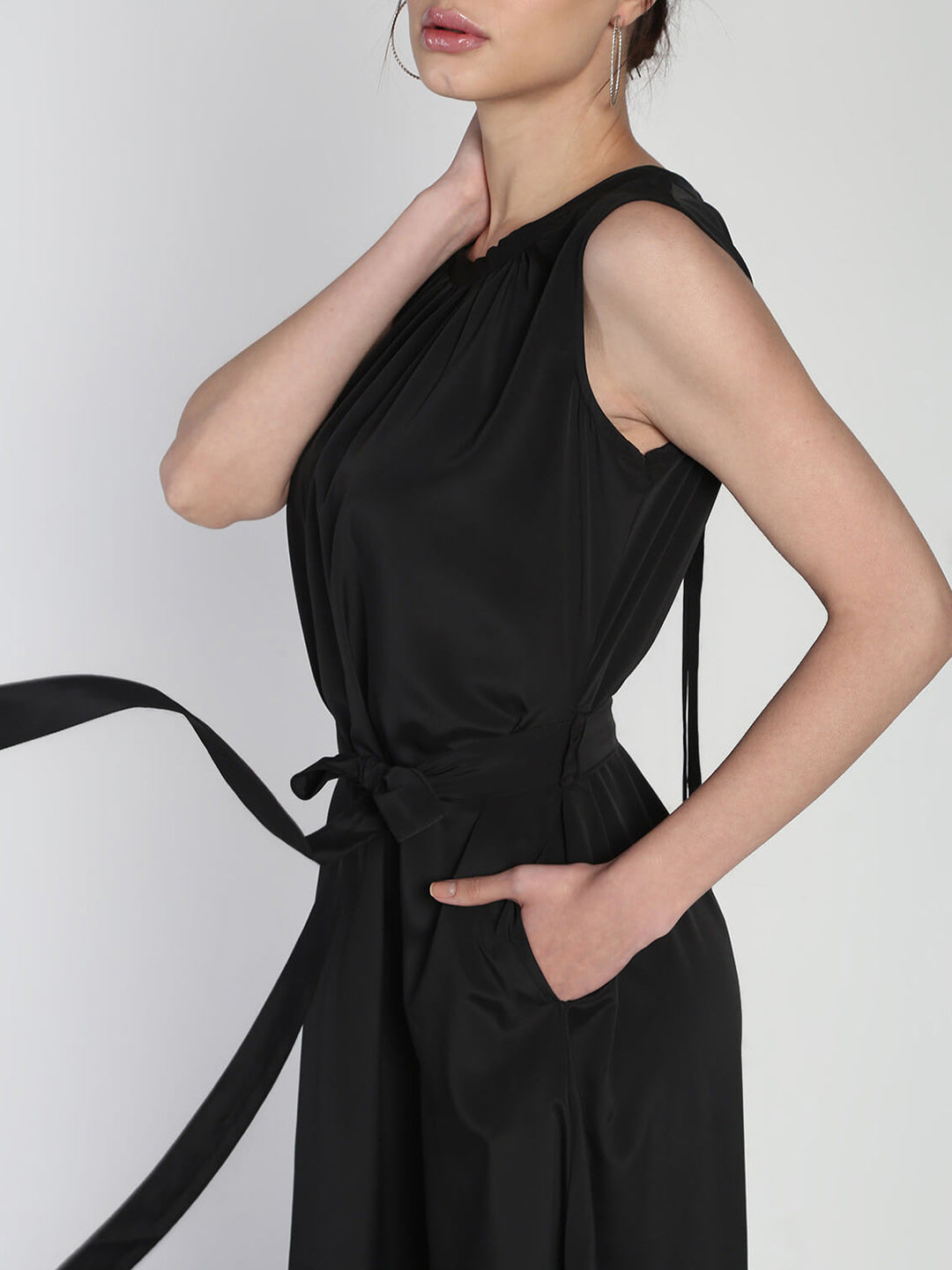 Belted Polycrepe dress with Neck detail