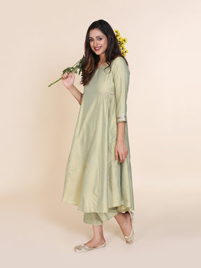 Abhishti cotton silk kurta with sweetheart neckline & side gathers